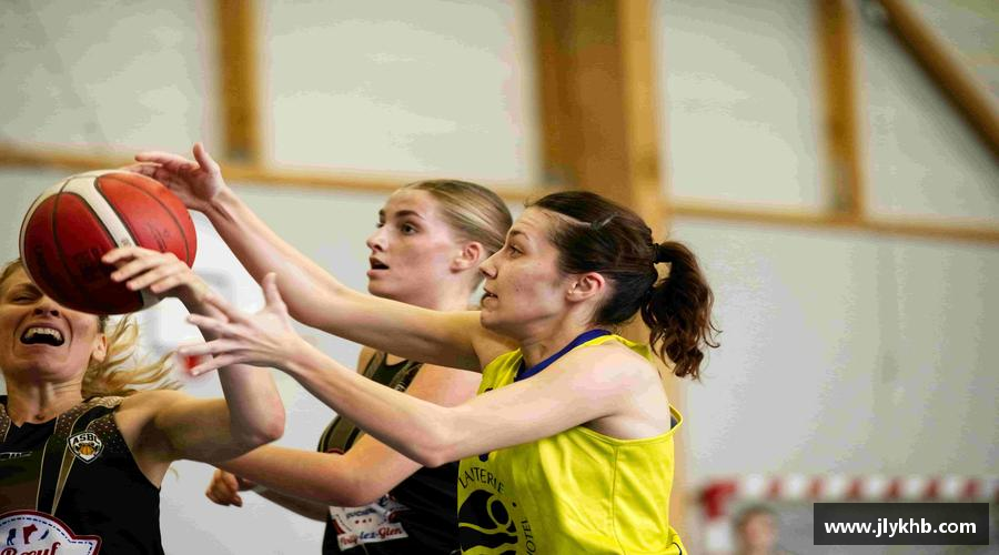 三亿体育有限公司直播瞬间，全球同频！📱🏀